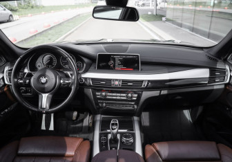 Подержанный автомобиль BMW X5 2016 года (14 фото)