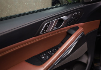 Подержанный автомобиль BMW X6 2021 года (28 фото)