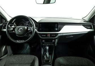 Подержанный автомобиль Skoda Rapid Liftback 2020 года (13 фото)
