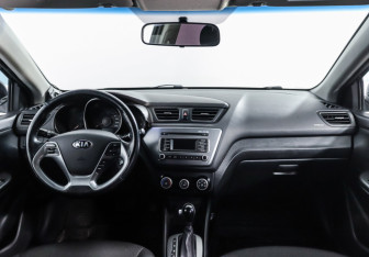 Подержанный автомобиль Kia Rio Sedan 2015 года (13 фото)