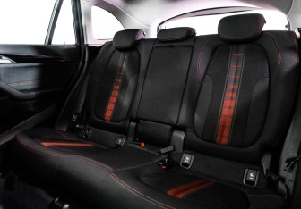 Подержанный автомобиль BMW X1 2017 года (25 фото)