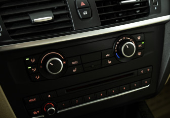 Подержанный автомобиль BMW X3 2014 года (17 фото)