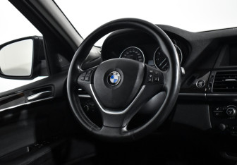 Подержанный автомобиль BMW X5 2013 года (17 фото)
