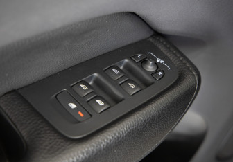 Подержанный автомобиль Volvo XC60 2021 года (25 фото)