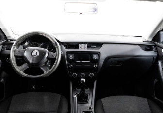 Подержанный автомобиль Skoda Octavia Wagon 2014 года (10 фото)