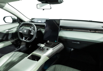 Подержанный автомобиль Changan Lamore 2024 года (9 фото)