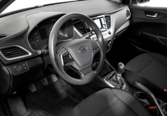 Подержанный автомобиль Hyundai Solaris Sedan 2017 года (9 фото)