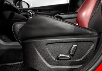 Подержанный автомобиль Geely Coolray 2023 года (12 фото)