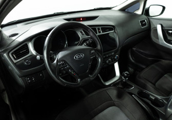 Подержанный автомобиль Kia Ceed Hatchback 2014 года (11 фото)