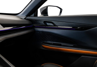 Подержанный автомобиль Changan UNI-V 2024 года (19 фото)