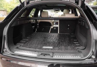 Подержанный автомобиль Land Rover Range Rover Velar 2021 года (38 фото)