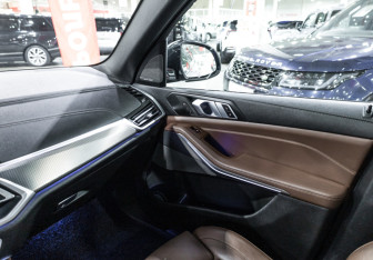 Подержанный автомобиль BMW X5 2019 года (32 фото)