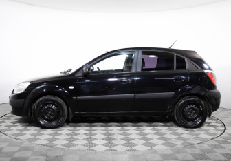 Подержанный автомобиль Kia Rio Hatchback 2007 года (8 фото)