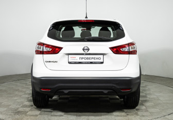 Подержанный автомобиль Nissan Qashqai 2016 года (6 фото)