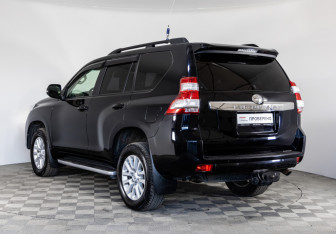 Подержанный автомобиль Toyota Land Cruiser Prado 2015 года (7 фото)