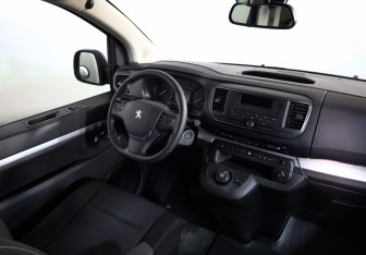 Подержанный автомобиль Peugeot Traveller 2021 года (9 фото)