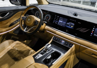 Подержанный автомобиль Voyah Dream 2023 года (10 фото)