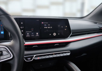 Подержанный автомобиль Geely Coolray 2023 года (23 фото)