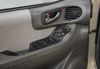 Подержанный автомобиль Hyundai Santa Fe 2007 года (16 фото)