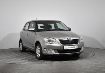 Подержанный автомобиль Skoda Fabia Hatchback 2013 года (3 фото)