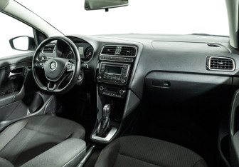 Подержанный автомобиль Volkswagen Polo Sedan 2017 года (9 фото)