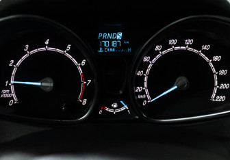 Подержанный автомобиль Ford Fiesta Sedan 2015 года (12 фото)