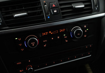 Подержанный автомобиль BMW X3 2011 года (17 фото)