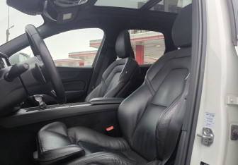 Подержанный автомобиль Volvo XC60 2019 года (13 фото)