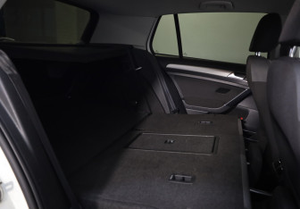 Подержанный автомобиль Volkswagen Golf Hatchback 2014 года (16 фото)