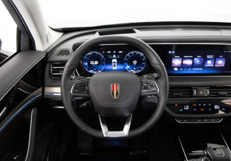 Подержанный автомобиль Hongqi HS5 2024 года (10 фото)