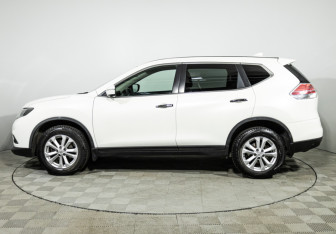 Подержанный автомобиль Nissan X-Trail 2017 года (8 фото)