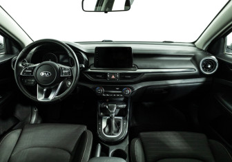 Подержанный автомобиль Kia Cerato Sedan 2019 года (13 фото)