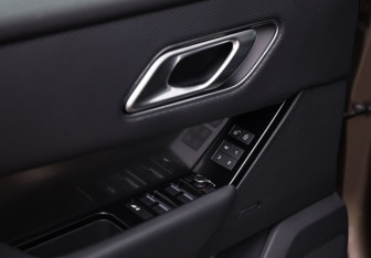 Подержанный автомобиль Land Rover Range Rover Velar 2018 года (24 фото)