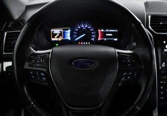 Подержанный автомобиль Ford Explorer 2018 года (20 фото)
