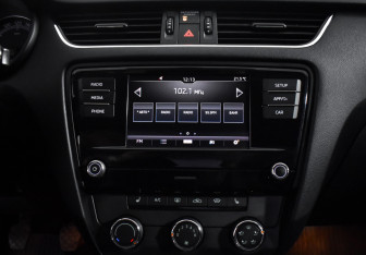 Подержанный автомобиль Skoda Octavia Liftback 2019 года (16 фото)
