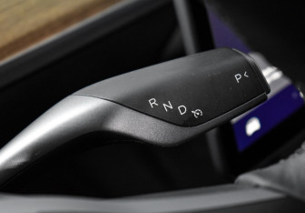 Подержанный автомобиль Tesla Model 3 2023 года (12 фото)