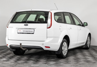 Подержанный автомобиль Ford Focus Wagon 2010 года (5 фото)