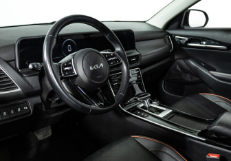 Подержанный автомобиль Kia Seltos 2023 года (11 фото)