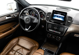 Подержанный автомобиль Mercedes-Benz GLE 2015 года (16 фото)