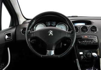 Подержанный автомобиль Peugeot 308 Hatchback 2011 года (11 фото)