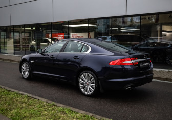 Подержанный автомобиль Jaguar XF Sedan 2015 года (6 фото)