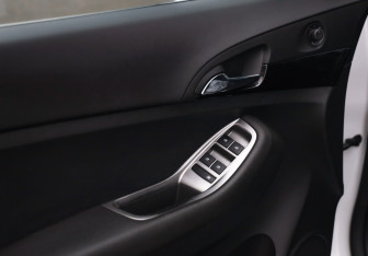 Подержанный автомобиль Chevrolet Orlando 2014 года (18 фото)