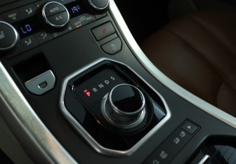 Подержанный автомобиль Land Rover Range Rover Evoque 2012 года (15 фото)