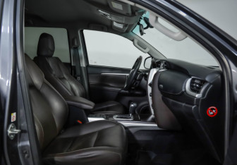 Подержанный автомобиль Toyota Fortuner 2017 года (31 фото)