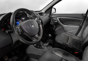 Подержанный автомобиль Renault Duster 2016 года (9 фото)