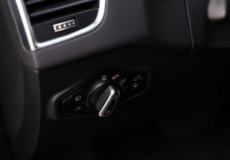 Подержанный автомобиль Audi Q5 2015 года (19 фото)