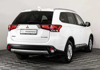 Подержанный автомобиль Mitsubishi Outlander 2018 года (5 фото)