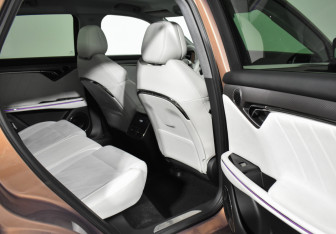 Подержанный автомобиль Voyah Free 2024 года (12 фото)