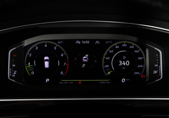 Подержанный автомобиль Volkswagen Tiguan 2021 года (33 фото)