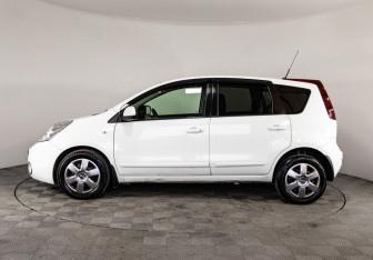 Подержанный автомобиль Nissan Note 2013 года (8 фото)